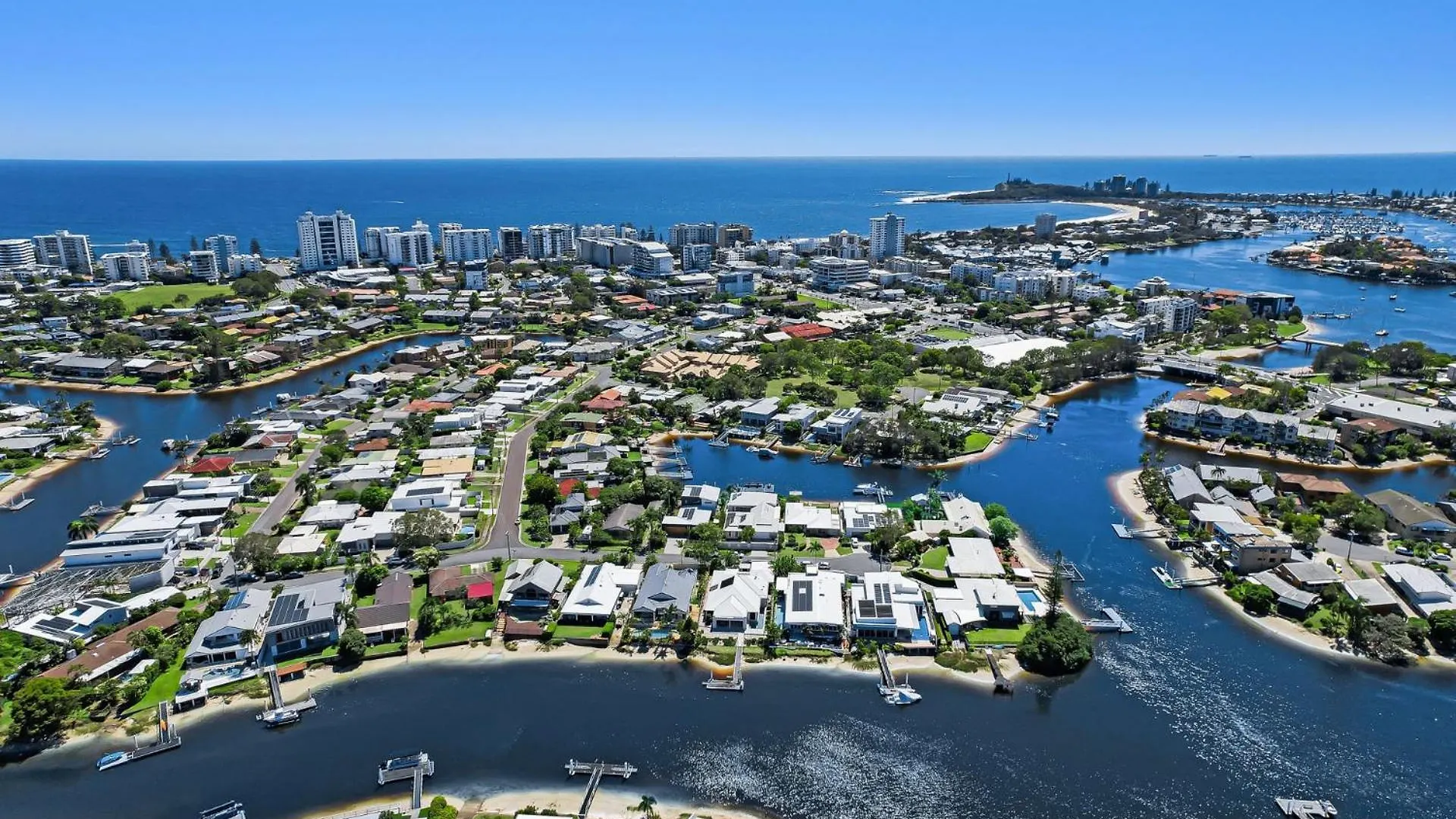 4 Bedroom Waterfront Dream Holiday Home And Small Pet Friendly Mooloolaba 0*,  Australie
