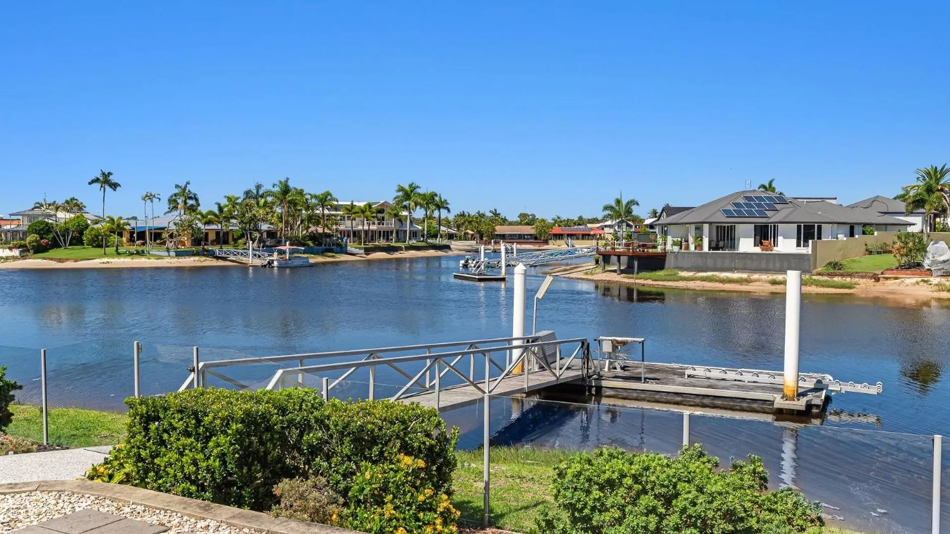 4 Bedroom Waterfront Dream Holiday Home And Small Pet Friendly Mooloolaba