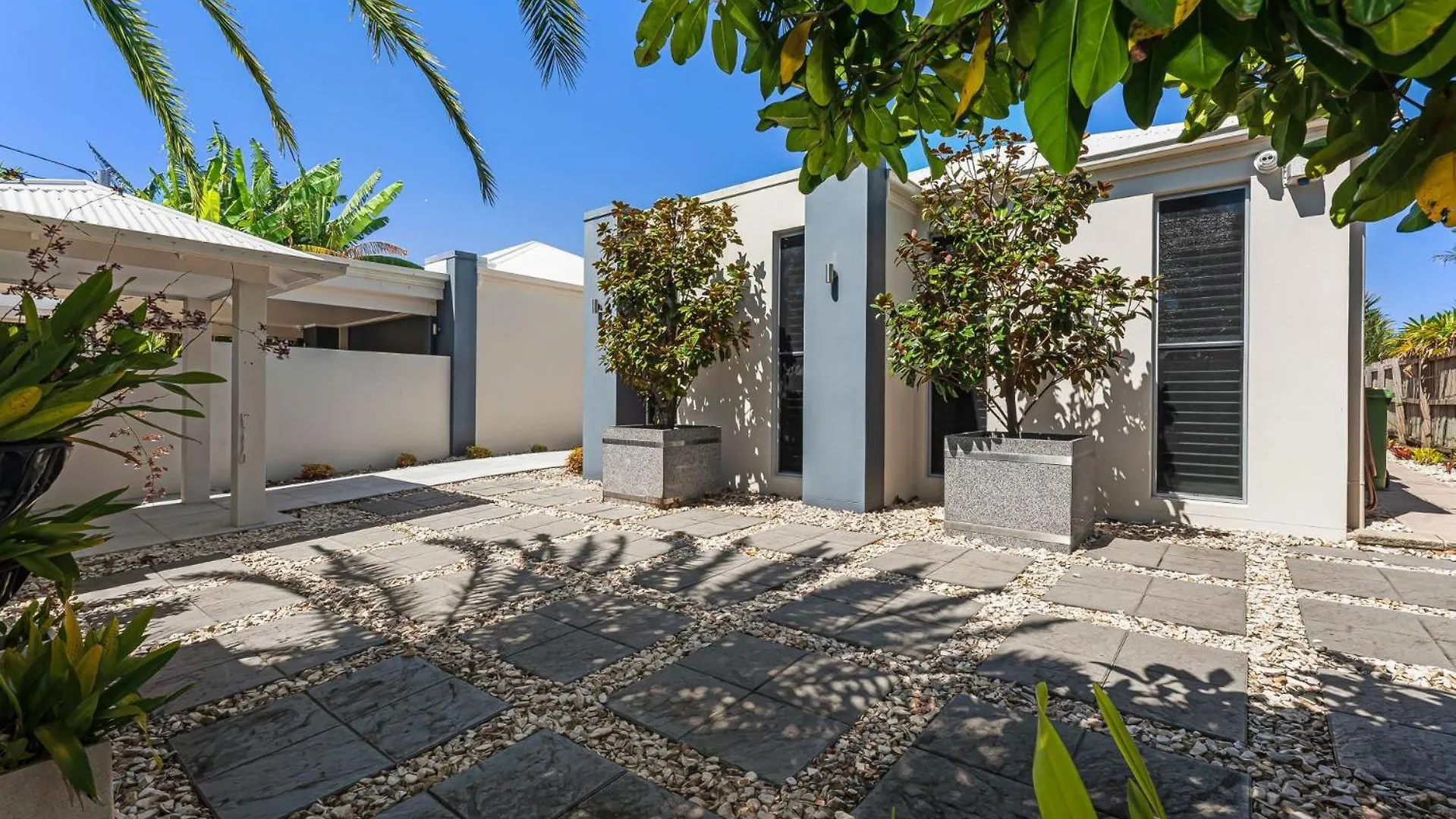 4 Bedroom Waterfront Dream Holiday Home And Small Pet Friendly Mooloolaba