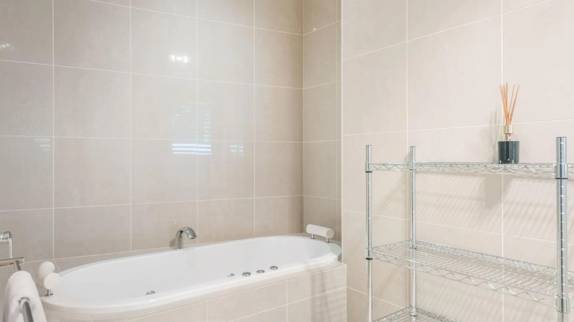 4 Bedroom Waterfront Dream Holiday Home And Small Pet Friendly Mooloolaba