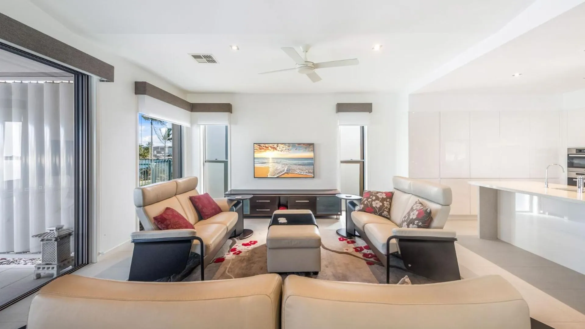 4 Bedroom Waterfront Dream Holiday Home And Small Pet Friendly Mooloolaba 0*,  Australie