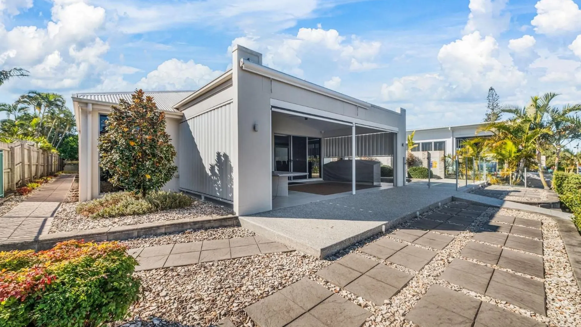 4 Bedroom Waterfront Dream Holiday Home And Small Pet Friendly Mooloolaba