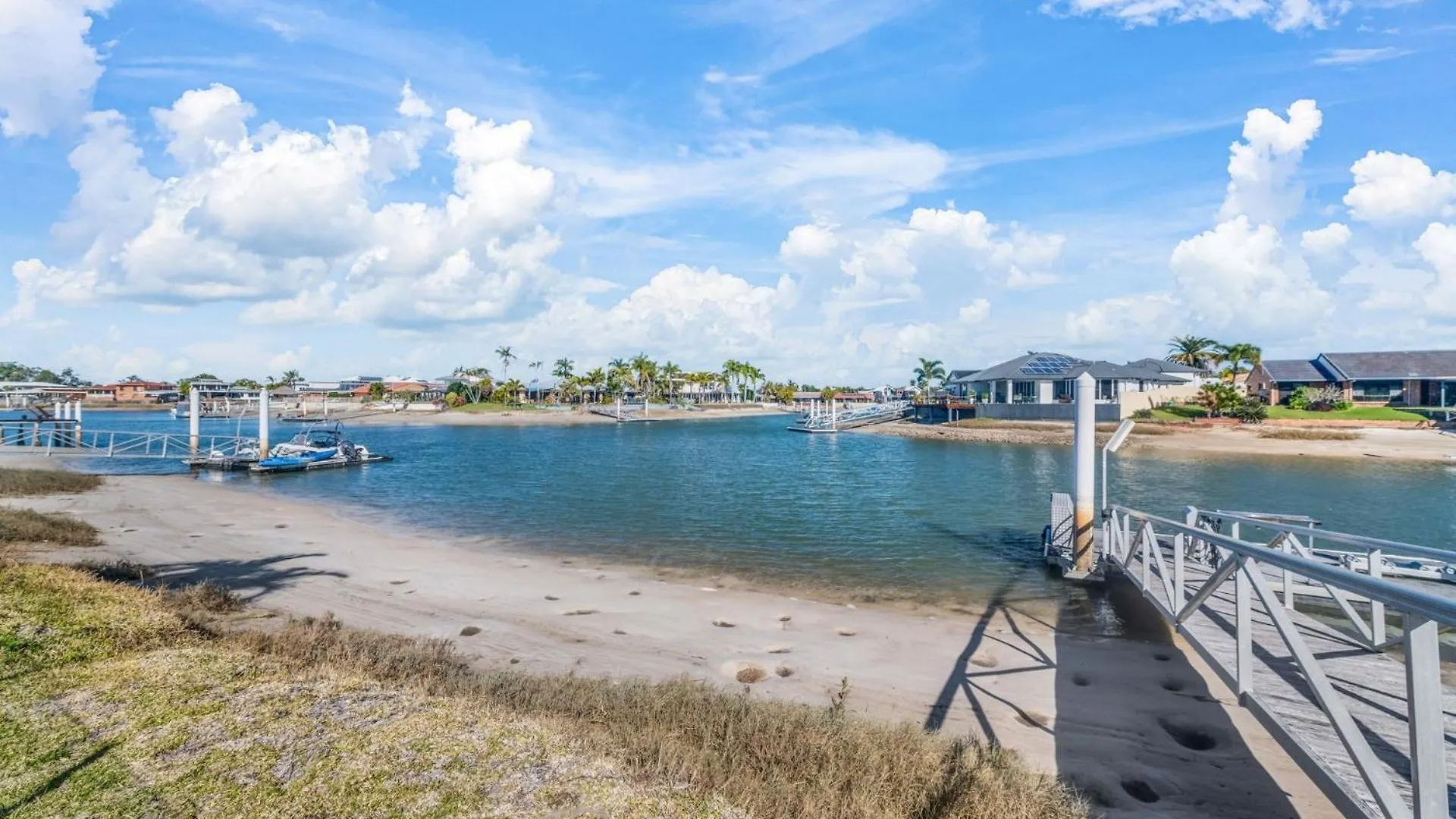 4 Bedroom Waterfront Dream Holiday Home And Small Pet Friendly Mooloolaba