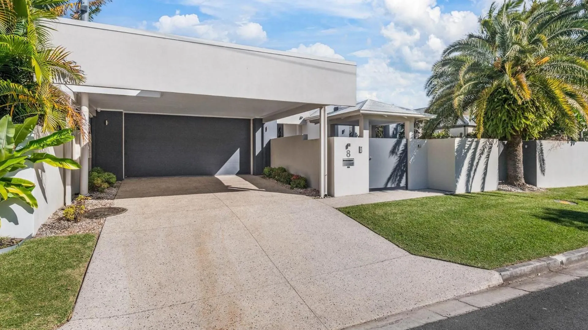 4 Bedroom Waterfront Dream Holiday Home And Small Pet Friendly Mooloolaba
